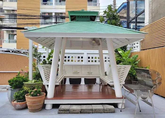 Uncle Noom Pool - Ratchada *